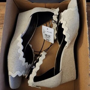 New Liz Claiborne LC Babbler Sand Wedges – Women’s Size 8 | Memory Foam Insoles